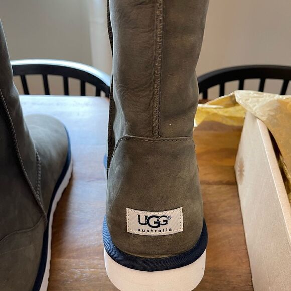 UGG Metal Gray Classic Short Suede Shearling Boot in Men\'s Extended Size 18 main image 9